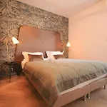 Daire Le Matignon - Design Facing *